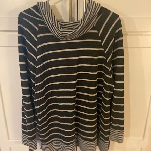 Chicos Zenergy size 3 Cowl Neck Black Gray Striped Tunic Pullover Viscose Blend - Picture 5 of 8